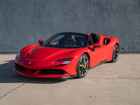 Used 2024 Ferrari SF90 Spider image 5