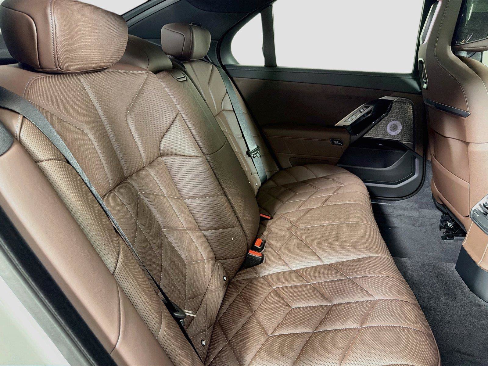 New 2027 BMW 740i xDrive w/ Premier Package AWD/4WD image 26