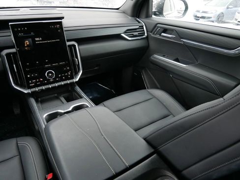 Used 2025 GMC Acadia Elevation w/ Elevation Premium Package image 15