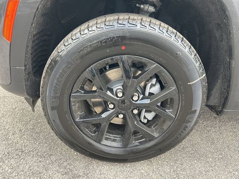 New 2026 Jeep Grand Cherokee Laredo image 18