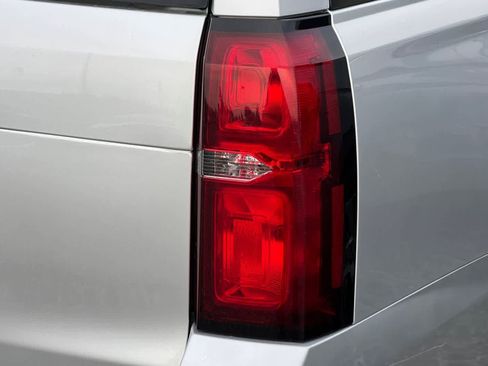 Used 2019 Chevrolet Suburban LT image 37