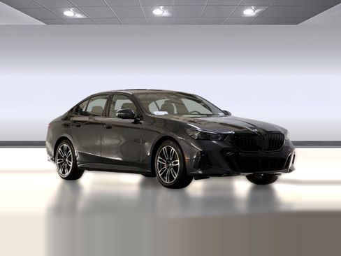 Used 2026 BMW 530i w/ M Sport Package RWD image 6