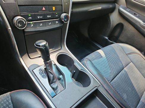 Used 2015 Toyota Camry SE FWD image 22