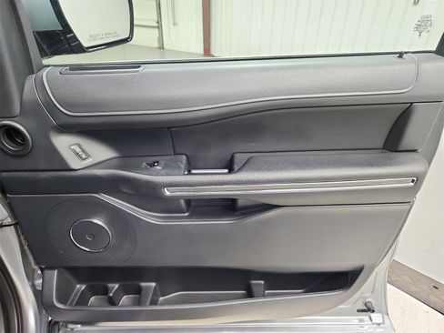 Used 2023 Ford Expedition Max XLT image 43