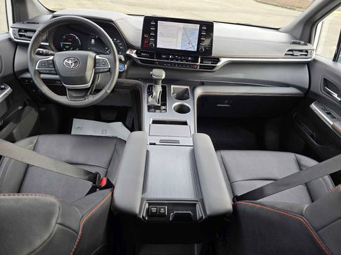 Certified 2024 Toyota Sienna XSE image 22