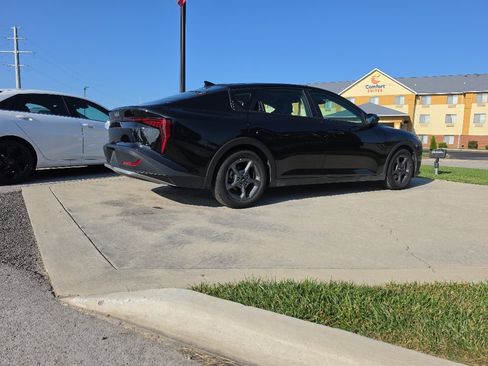 Used 2025 Kia K4 FWD image 5