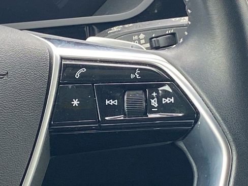 Used 2021 Audi e-tron Premium w/ Convenience Plus Package image 4