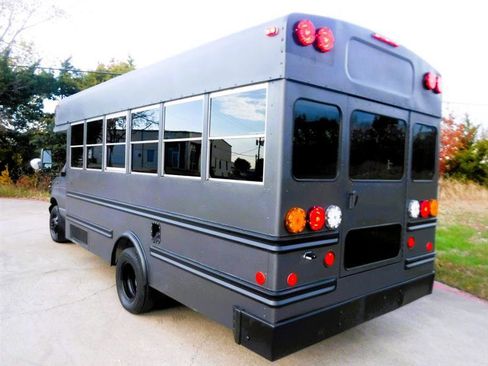 Used 2003 Ford E-450 and Econoline 450 Super Duty image 16