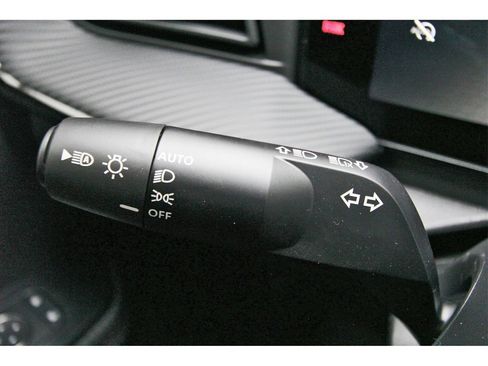 New 2026 Nissan Kicks SR image 17