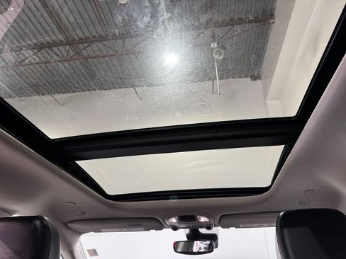 Used 2024 Chrysler Pacifica Limited FWD image 45