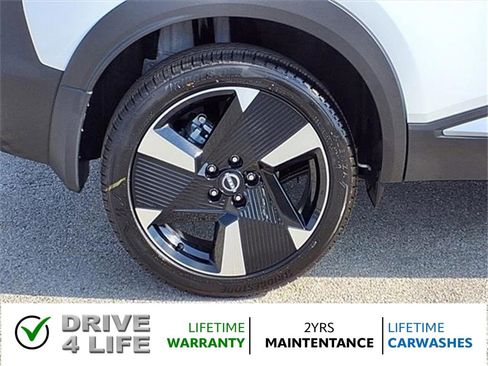 Used 2025 Nissan Kicks SR image 9