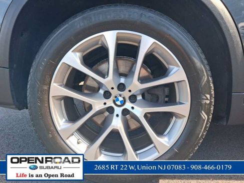 Used 2022 BMW X5 xDrive40i w/ Premium Package AWD/4WD image 5