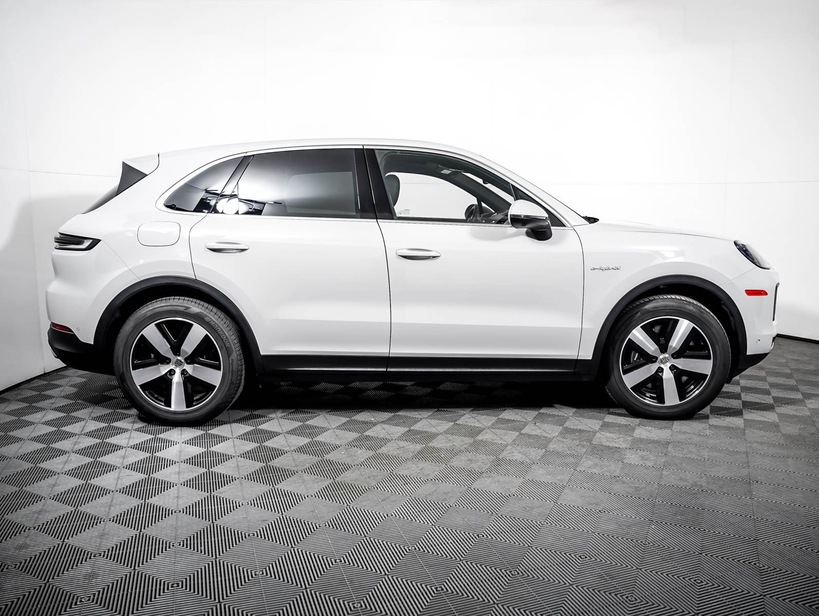 Certified 2024 Porsche Cayenne AWD/4WD image 9