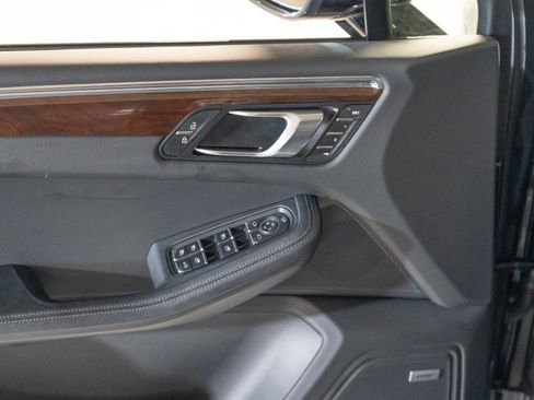Certified 2026 Porsche Macan AWD/4WD image 17
