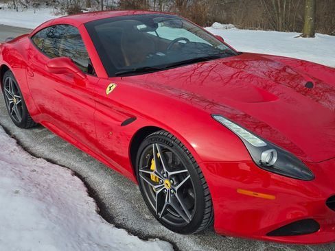 Used 2015 Ferrari California T image 8