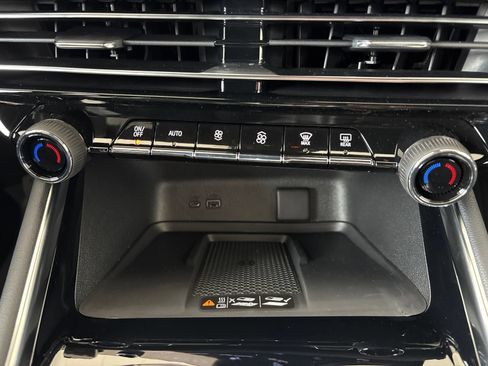 New 2026 Chevrolet Traverse LT w/ Driver Confidence Package FWD image 28
