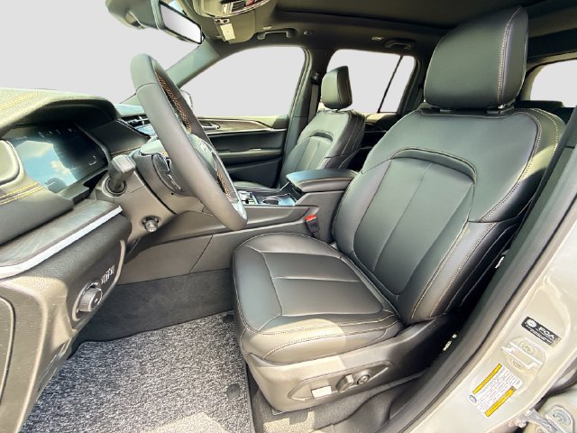New 2026 Jeep Grand Cherokee Limited AWD/4WD image 16