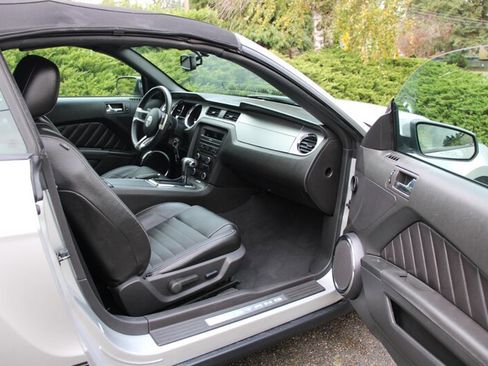 Used 2010 Ford Mustang Premium image 20