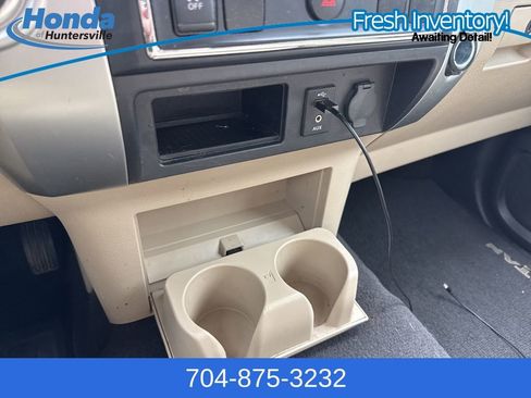 Used 2017 Nissan Titan SV image 26