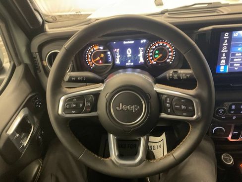 Used 2024 Jeep Wrangler Unlimited Sahara AWD/4WD image 16