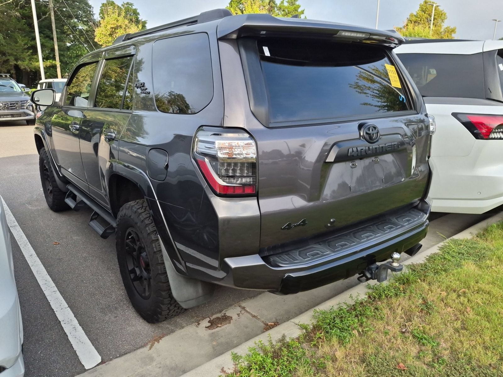Used 2023 Toyota 4Runner TRD Off-Road Premium w/ Moonroof Package AWD/4WD image 4