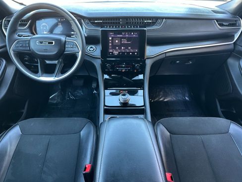 Used 2024 Jeep Grand Cherokee L Laredo image 12