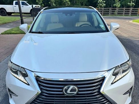 Used 2016 Lexus ES 350 w/ Luxury Package w/Wood Trim FWD image 1