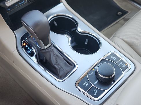 Used 2020 Jeep Grand Cherokee Overland AWD/4WD image 20