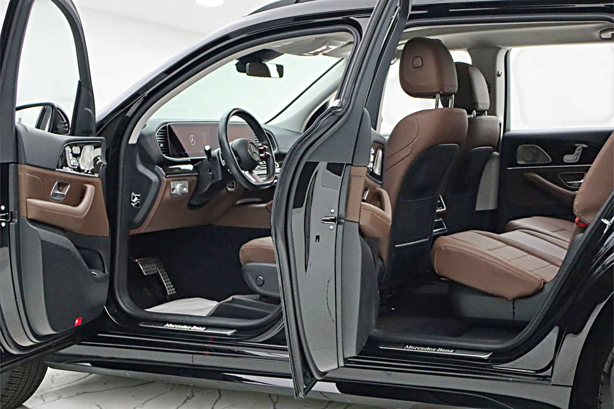 Used 2024 Mercedes-Benz GLS 450 4MATIC image 6