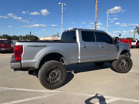 Used 2022 Ford F250 Platinum w/ Tremor Off-Road Package AWD/4WD image 4