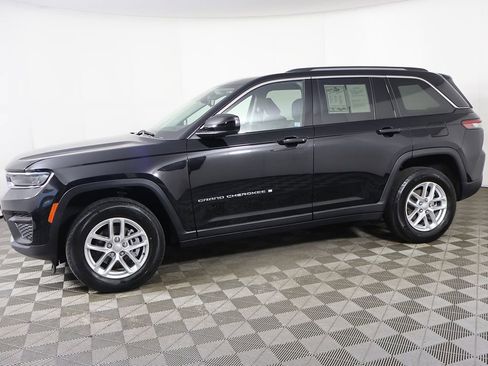 Used 2023 Jeep Grand Cherokee Laredo AWD/4WD image 16