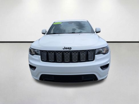 Used 2017 Jeep Grand Cherokee Altitude AWD/4WD image 9