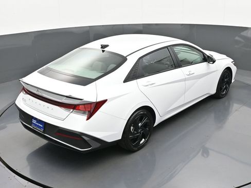 Certified 2026 Hyundai Elantra Sport FWD image 31