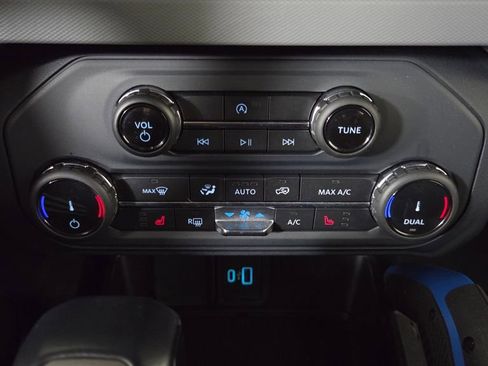 Used 2022 Ford Bronco Black Diamond w/ Sasquatch Package AWD/4WD image 26