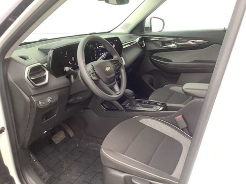 Used 2025 Chevrolet TrailBlazer LT image 11