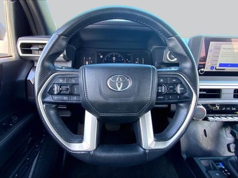 Used 2025 Toyota 4Runner SR5 AWD/4WD image 6