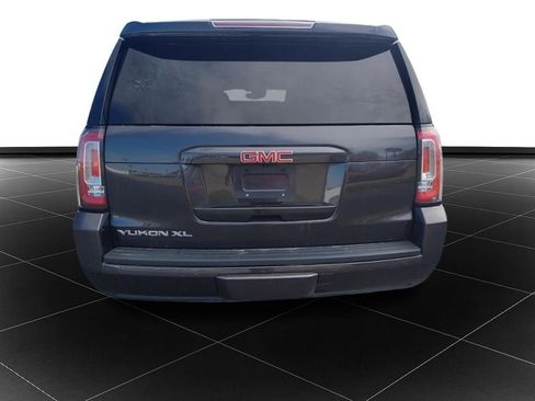 Used 2017 GMC Yukon XL SLT w/ Open Road Package image 4