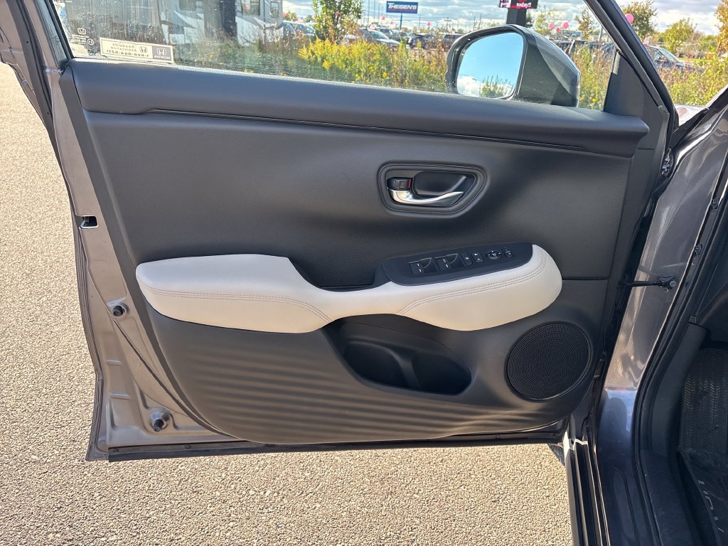 Used 2023 Honda HR-V LX image 13
