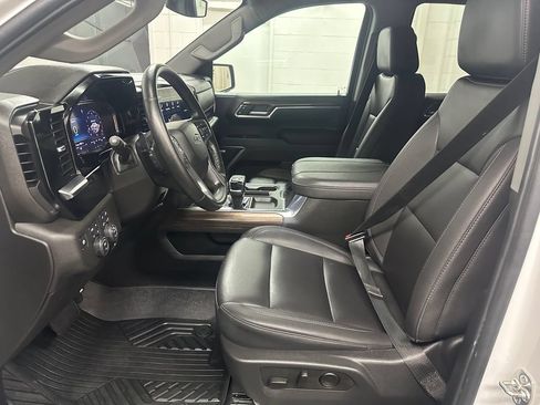 Used 2025 Chevrolet Silverado 1500 RST AWD/4WD image 19