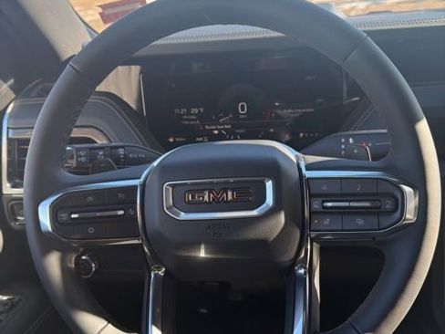 New 2026 GMC Yukon XL Elevation image 25