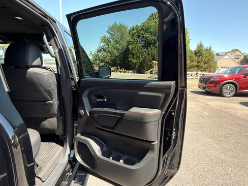 Used 2024 Nissan Titan PRO-4X w/ Pro-4x Convenience Package image 18