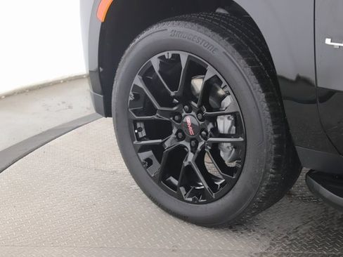 Used 2024 GMC Yukon SLE image 13