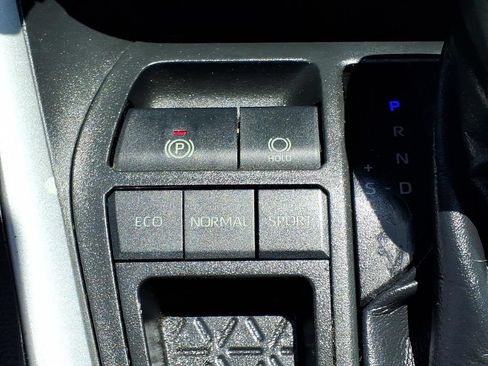Used 2019 Toyota RAV4 LE FWD image 15