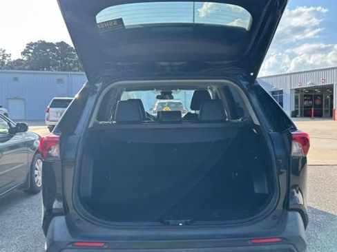 Used 2021 Toyota RAV4 XLE Premium FWD image 6