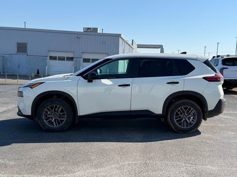 Used 2023 Nissan Rogue S image 8