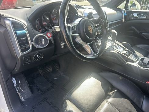 Used 2017 Porsche Cayenne Platinum Edition image 12