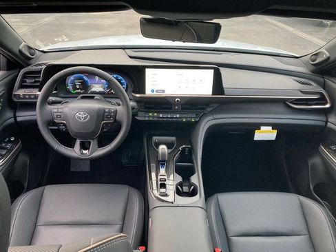 New 2025 Toyota Crown Signia image 21