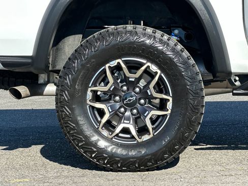 Used 2025 Chevrolet Colorado ZR2 w/ Technology Package AWD/4WD image 25