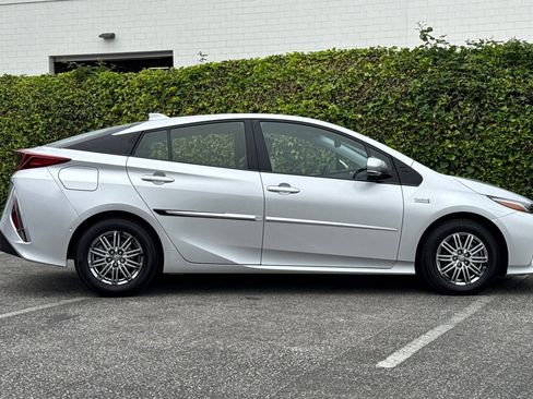 Used 2017 Toyota Prius Prime Advanced FWD image 3