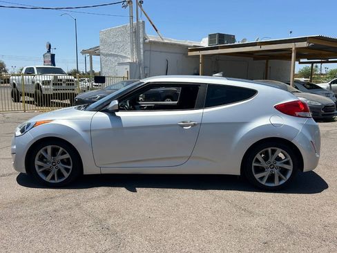 Used 2017 Hyundai Veloster FWD image 6